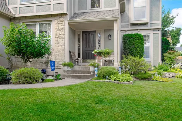 12814 Bond ST, Overland Park, KS 66213