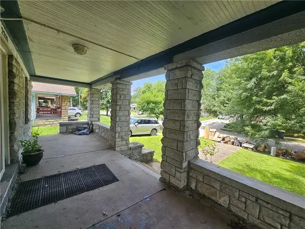 2211 E 69TH ST, Kansas City, MO 64132