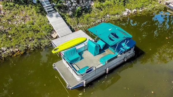 621 NW North Shore DR, Lake Waukomis, MO 64151