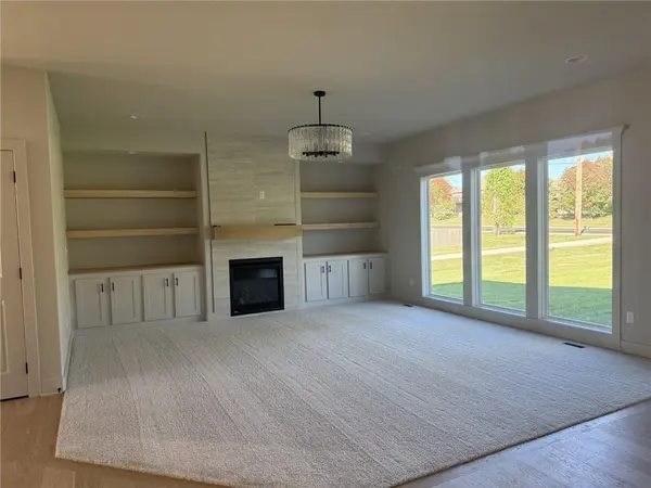 9001 N Poplar AVE, Kansas City, MO 64156