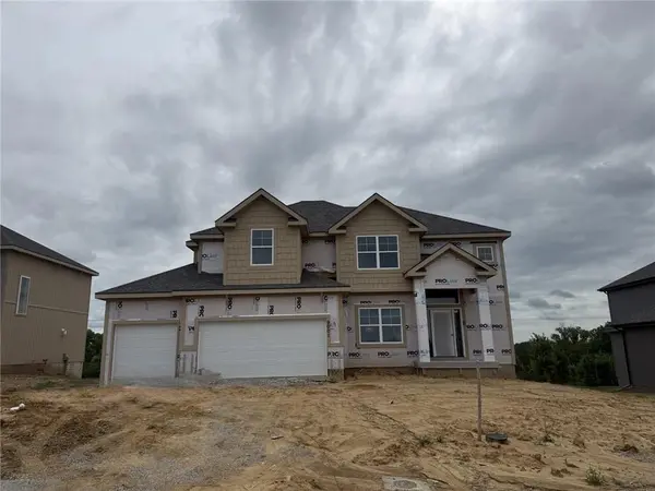 9001 N Poplar AVE, Kansas City, MO 64156