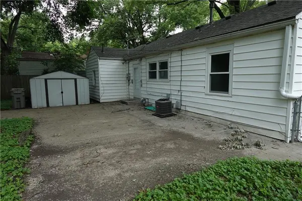 801 NE 46th ST, Kansas City, MO 64116