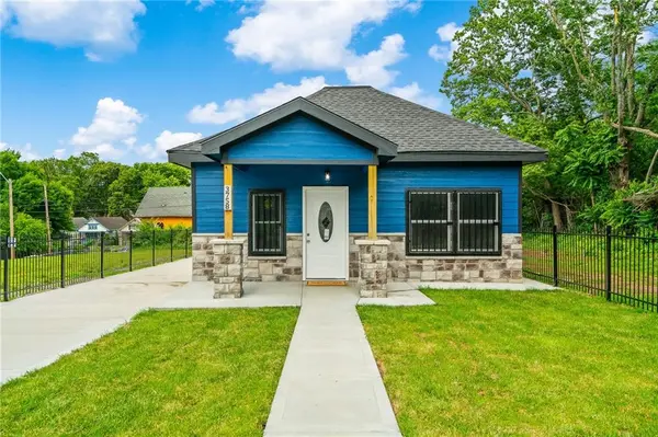 3758 Woodland AVE, Kansas City, MO 64109