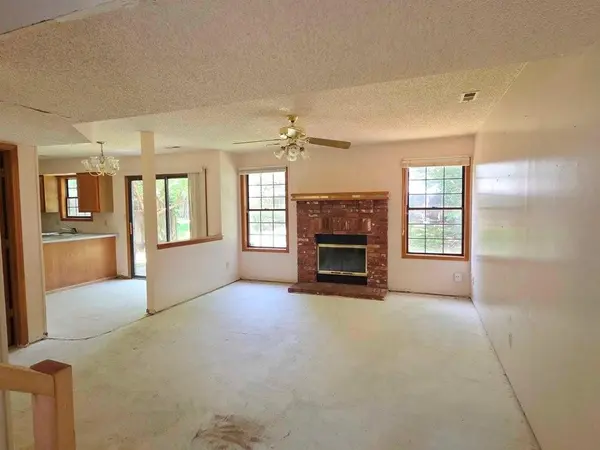4012 Overland DR, Lawrence, KS 66049