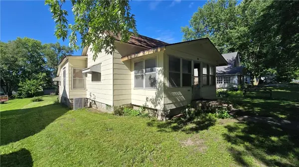 419 E 5th ST, Cameron, MO 64429