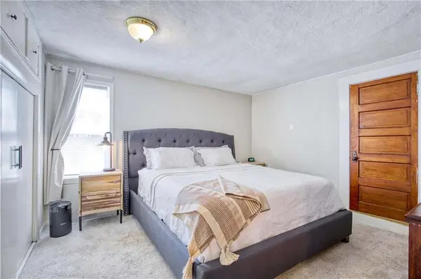 831 W 39th TER, Kansas City, MO 64111