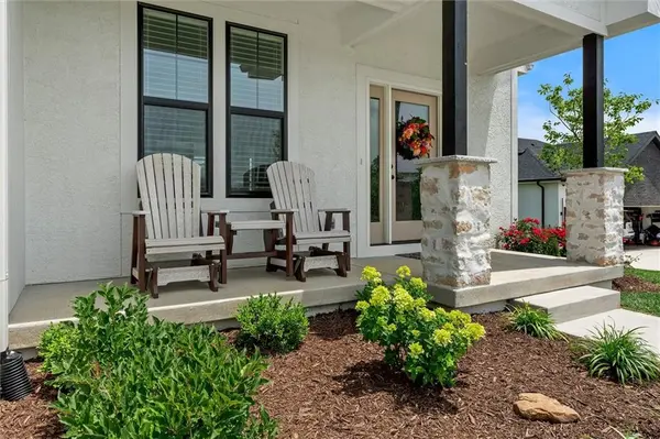 2705 NE Wheatley DR, Blue Springs, MO 64029