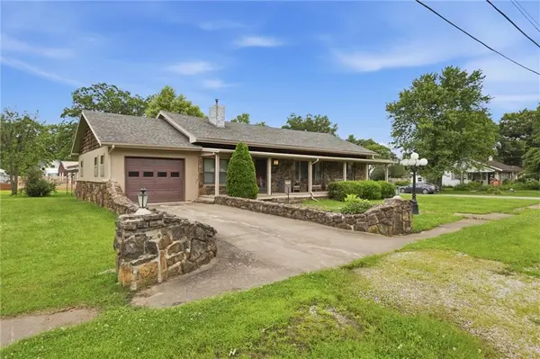 321 E Chestnut ST, Rich Hill, MO 64779