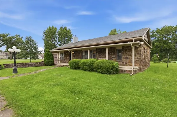 321 E Chestnut ST, Rich Hill, MO 64779