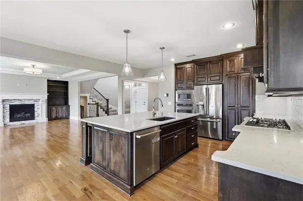 11609 W 158th ST, Overland Park, KS 66221