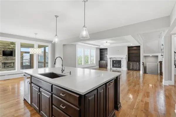 11609 W 158th ST, Overland Park, KS 66221