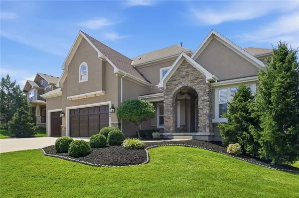 11609 W 158th ST, Overland Park, KS 66221
