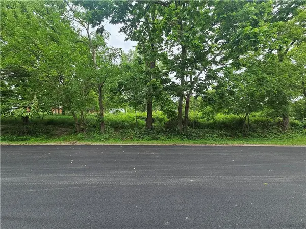 E Arthur ST, Hamilton, MO 64644