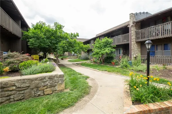 425 W 104th ST #D, Kansas City, MO 64114