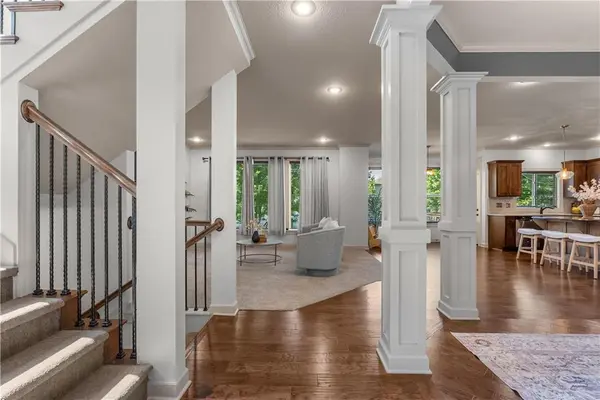 508 SW Lake Side DR, Lee's Summit, MO 64064