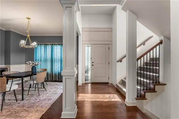 508 SW Lake Side DR, Lee's Summit, MO 64064