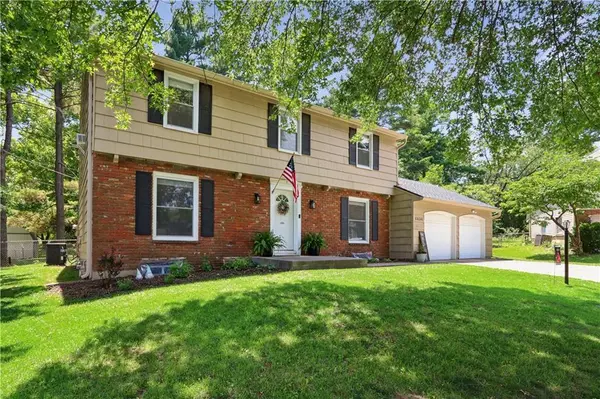 6836 NW Birch CT, Kansas City, MO 64151