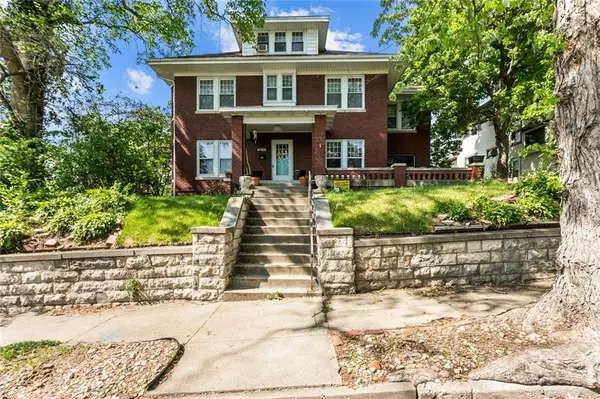 2507 Francis ST, St Joseph, MO 64501