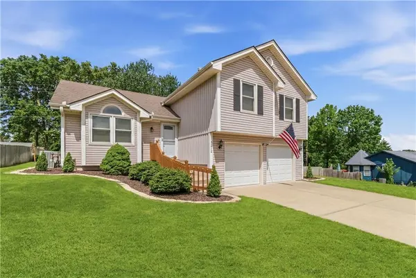 3212 Bryn Mawr DR, Independence, MO 64057