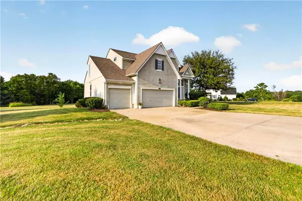18518 W 252nd ST, Paola, KS 66071