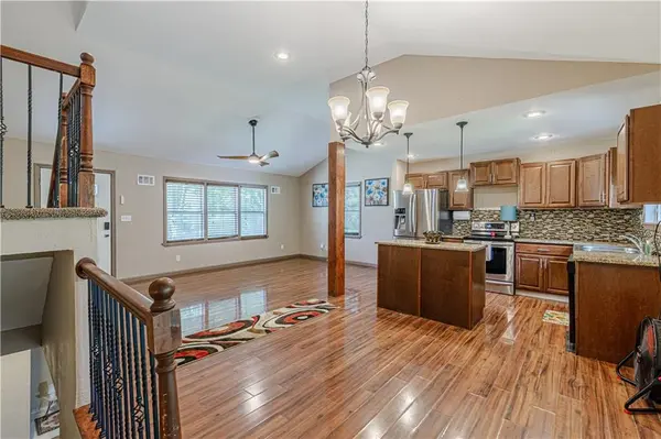 8602 E 84th TER, Raytown, MO 64138