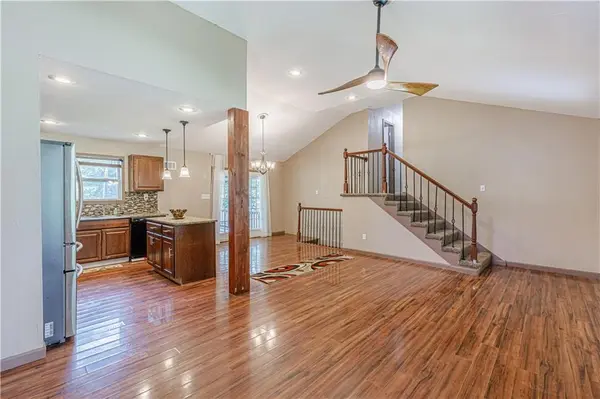 8602 E 84th TER, Raytown, MO 64138