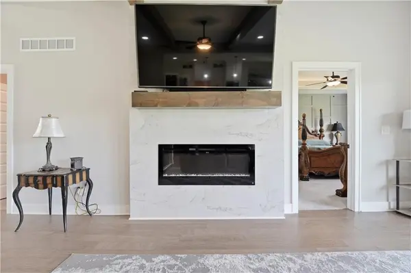 1811 Winchester DR, Pleasant Hill, MO 64080