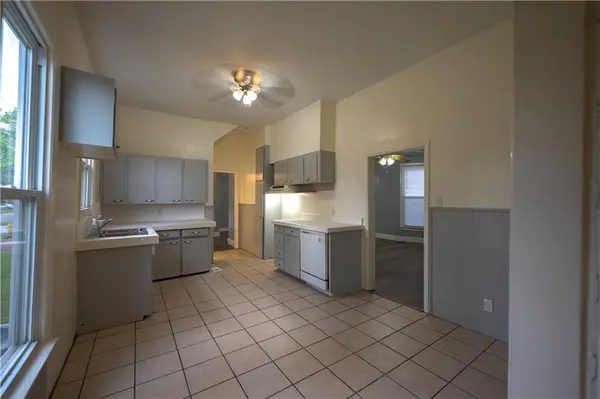 615 W 6th ST, Coffeyville, KS 67337