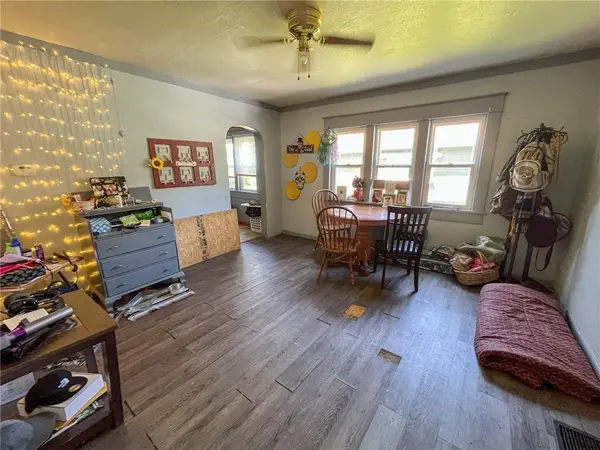 323 N Clinton ST, Brookfield, MO 64628