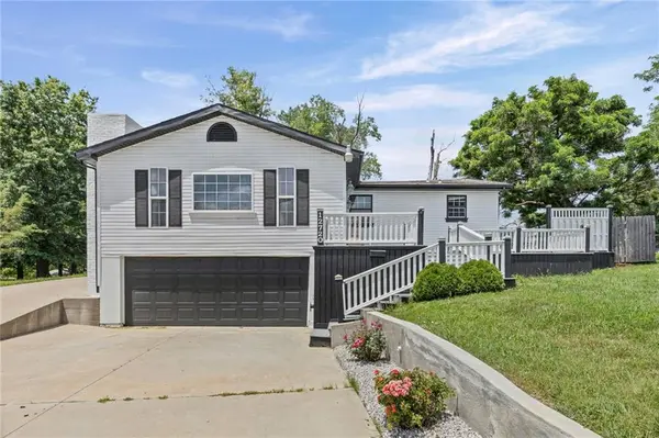12720 W 55th TER, Shawnee, KS 66216