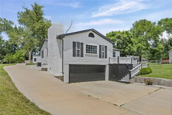 12720 W 55th TER, Shawnee, KS 66216