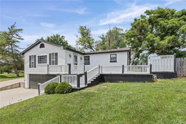 12720 W 55th TER, Shawnee, KS 66216