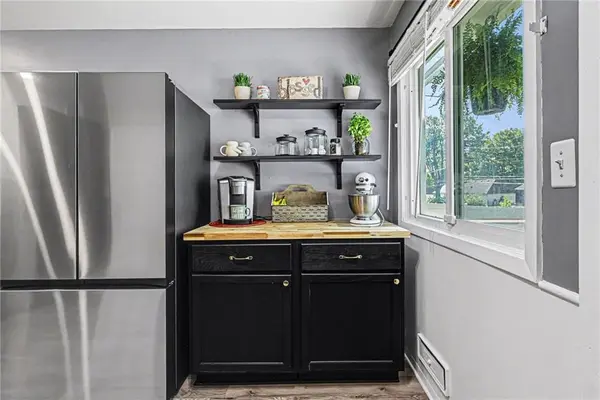 7207 W 71st TER, Overland Park, KS 66204
