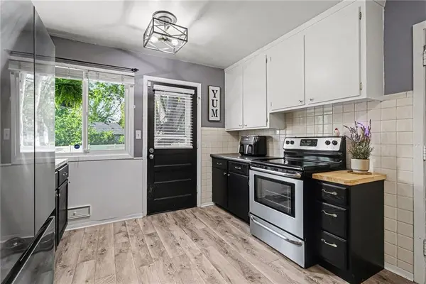 7207 W 71st TER, Overland Park, KS 66204