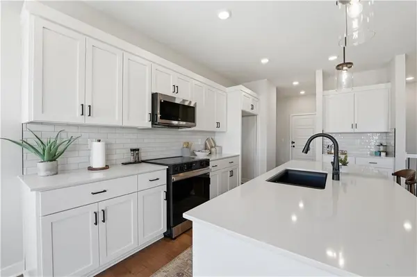 16649 Lawson ST, Olathe, KS 66062