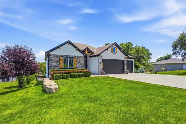 12001 S Eagle Crest DR, Lee's Summit, MO 64086