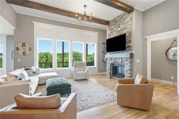 12001 S Eagle Crest DR, Lee's Summit, MO 64086