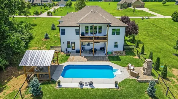 12001 S Eagle Crest DR, Lee's Summit, MO 64086