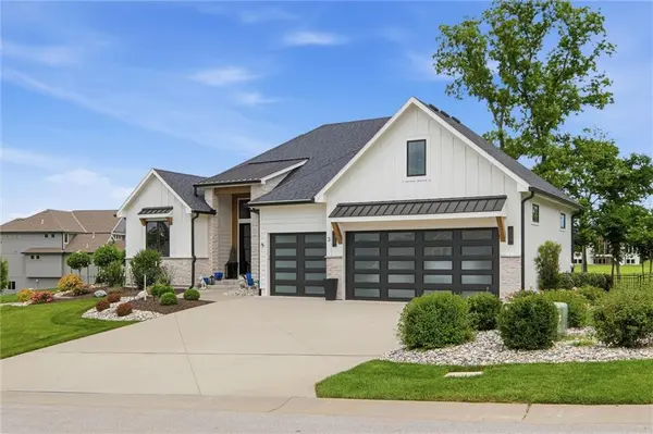 3 Spavinaw CT, Lake Winnebago, MO 64034