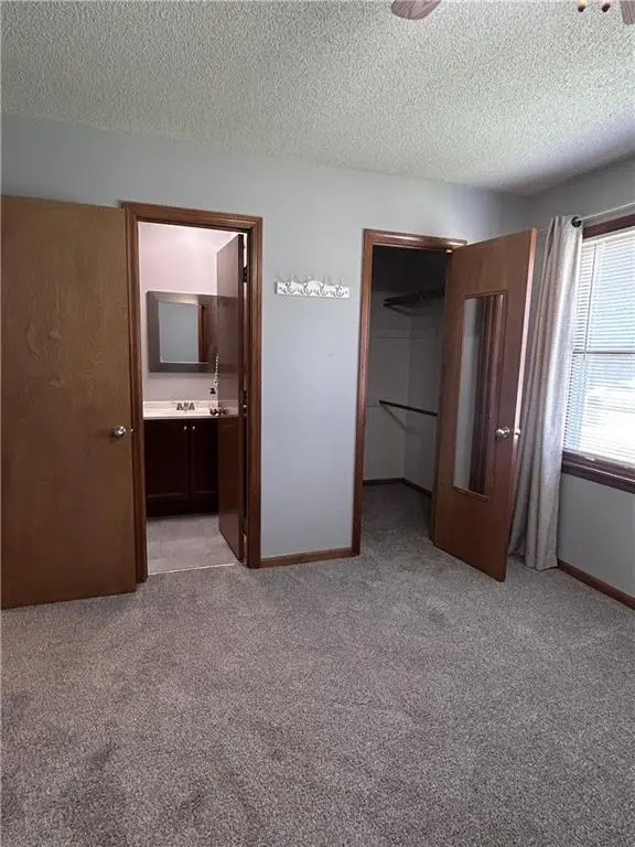 227 E Colleen DR, Gardner, KS 66030