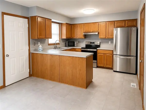 227 E Colleen DR, Gardner, KS 66030