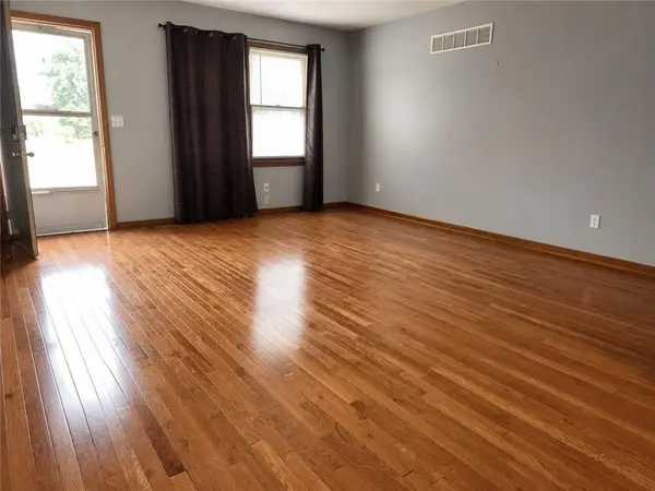 227 E Colleen DR, Gardner, KS 66030