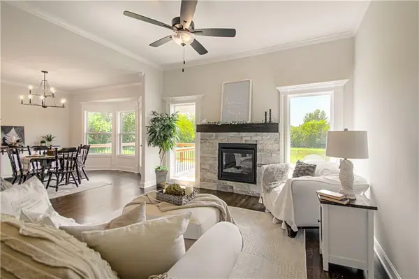 623 E 13th ST, Kearney, MO 64060