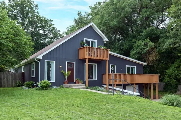 124 Johnson RD, Liberty, MO 64068
