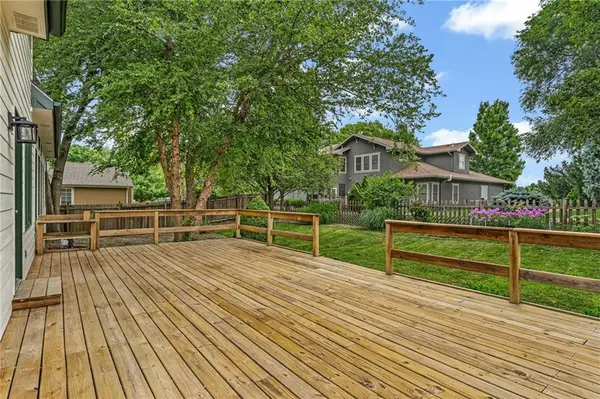 4178 Blackjack Oak DR, Lawrence, KS 66047