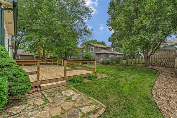 4178 Blackjack Oak DR, Lawrence, KS 66047
