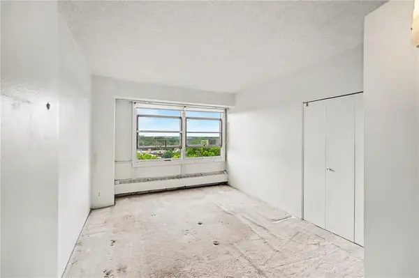 333 W Meyer BLVD #909, Kansas City, MO 64113