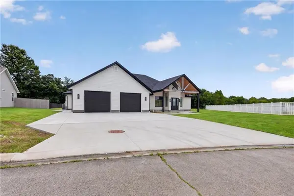123 Vals LN, Frontenac, KS 66762