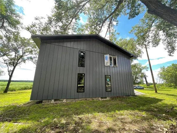 7050 NW Railroad AVE, Waldron, MO 64092