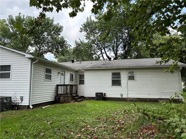 2012 S Locust ST, Pittsburg, KS 66762